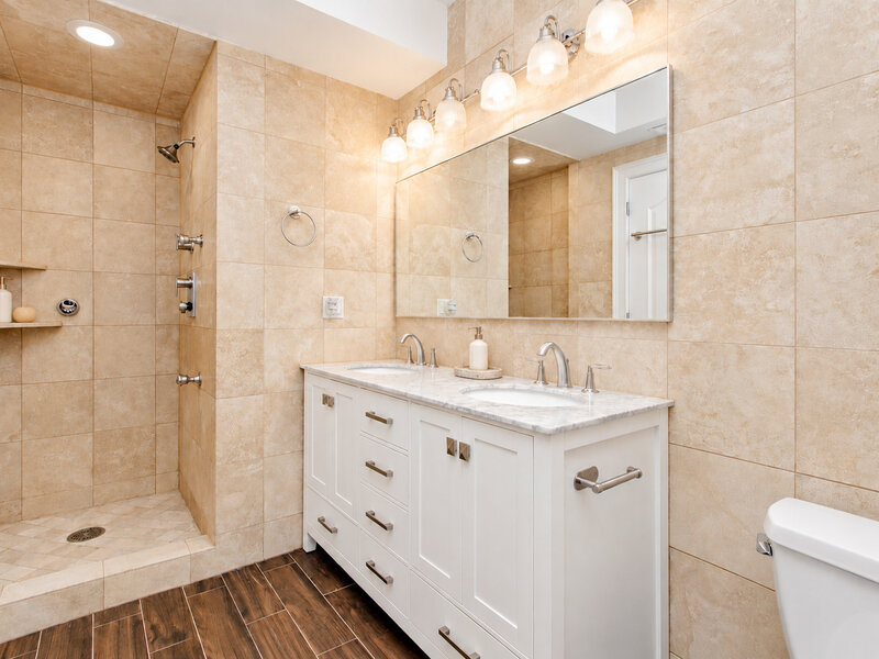 842 W Belle Plaine Avenue Chicago IL 60613