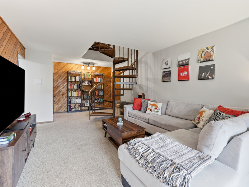 821 Oakton Street Elk Grove Village IL 60007