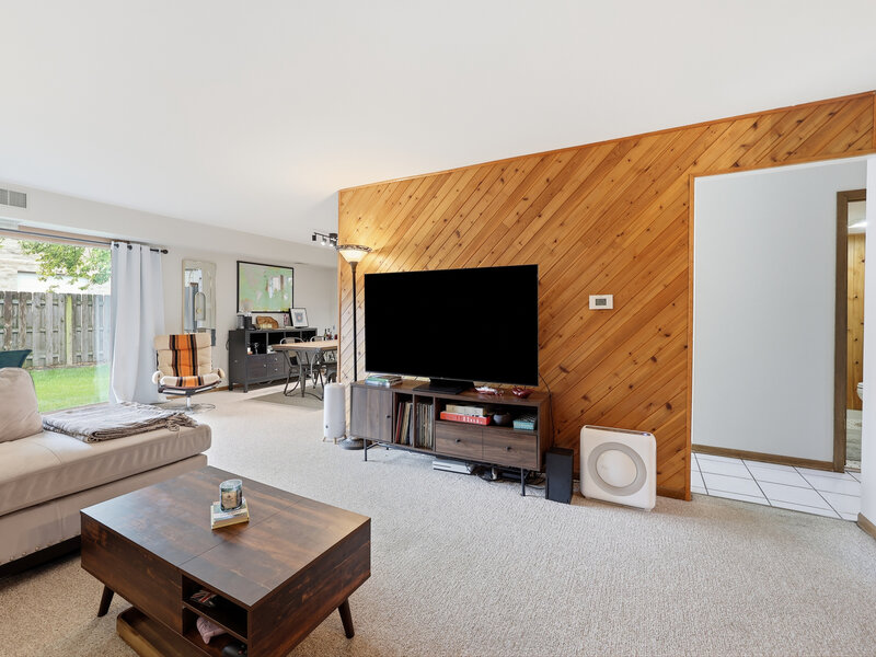 821 Oakton Street Elk Grove Village IL 60007