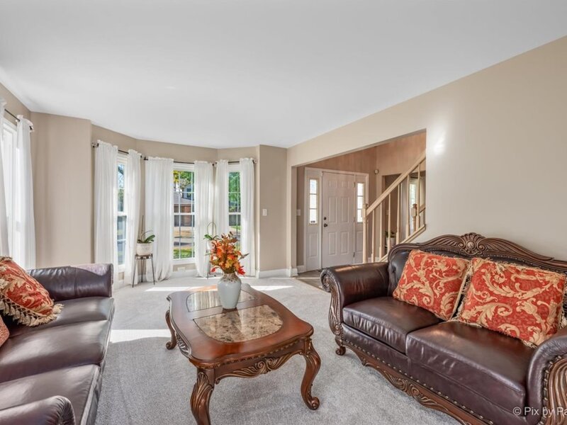885 Stockbridge Place Elgin IL 60120