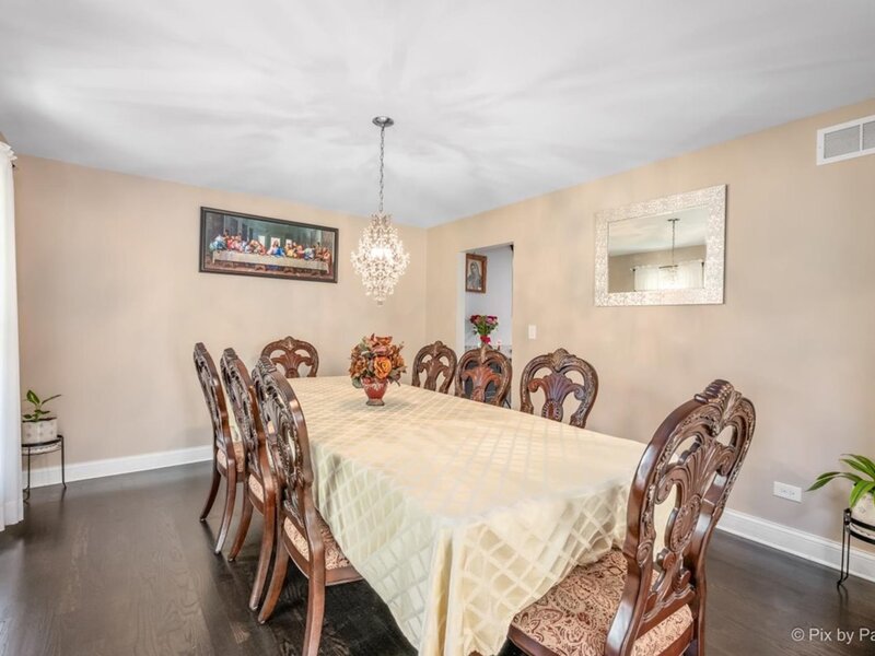 885 Stockbridge Place Elgin IL 60120