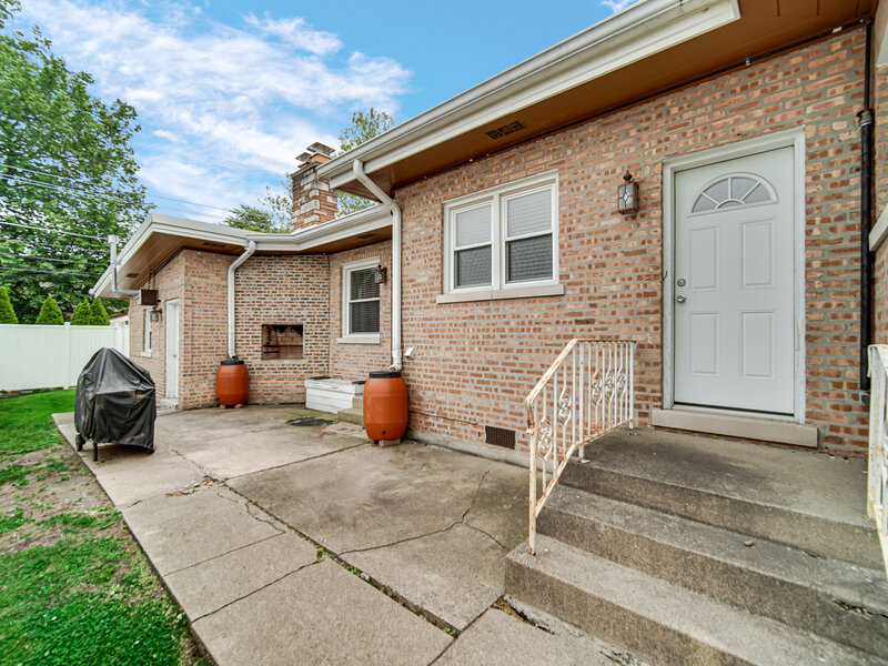 9157 S Avers Avenue Evergreen Park IL 60805