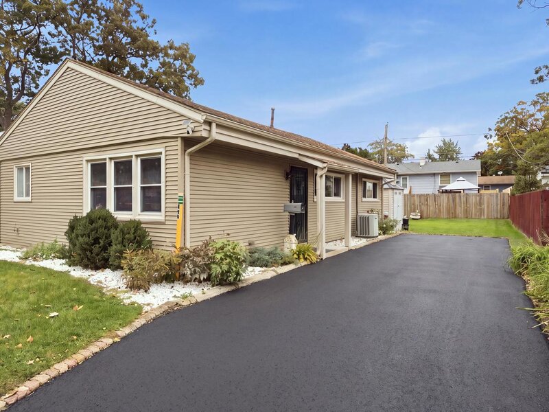 448 S Lake Shore Drive Mundelein IL 60060