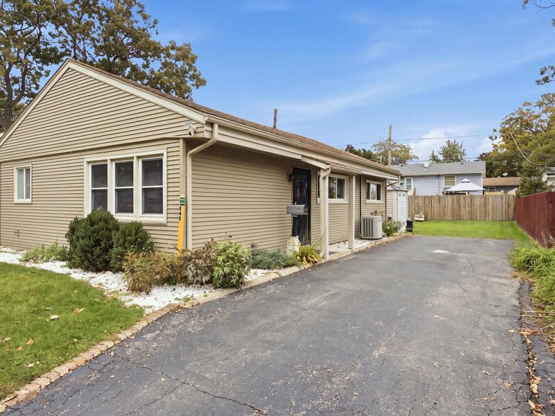 448 S Lake Shore Drive Mundelein IL 60060