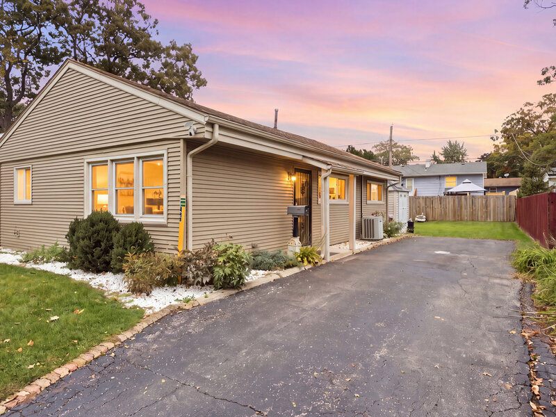 448 S Lake Shore Drive Mundelein IL 60060
