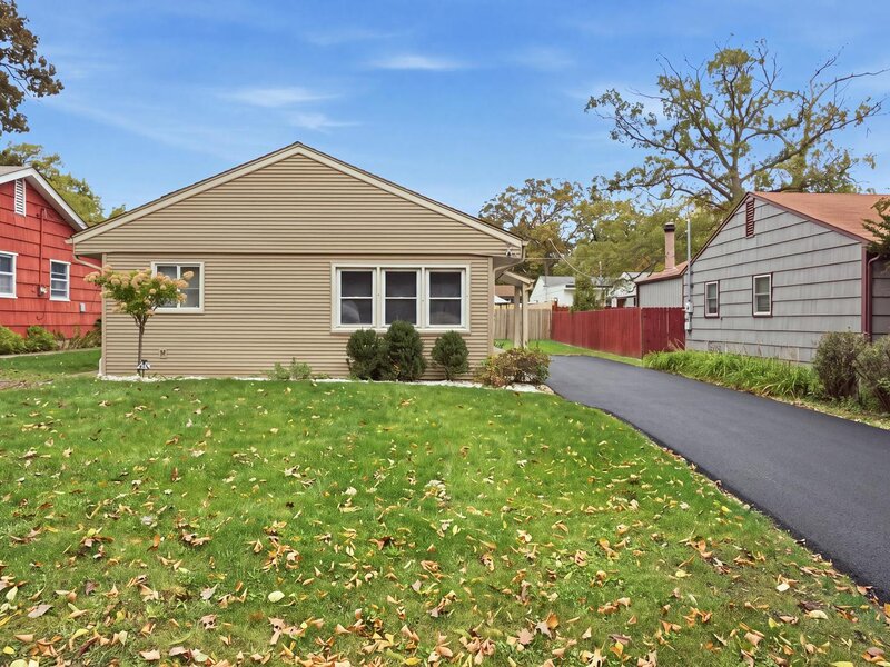 448 S Lake Shore Drive Mundelein IL 60060