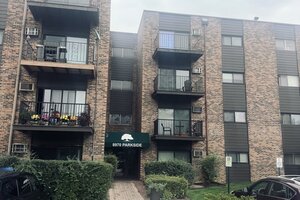 Photo of 8970 N Parkside Avenue Des Plaines IL 60016 Unit 304