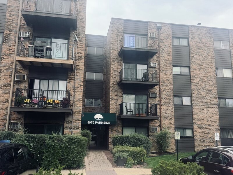 8970 N Parkside Avenue Des Plaines IL 60016
