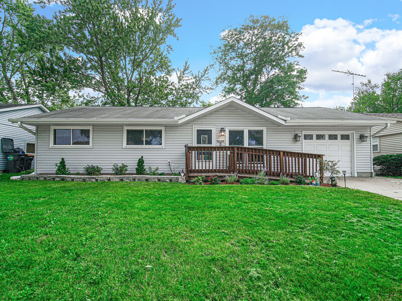 741 Surrey Drive Streamwood IL 60107