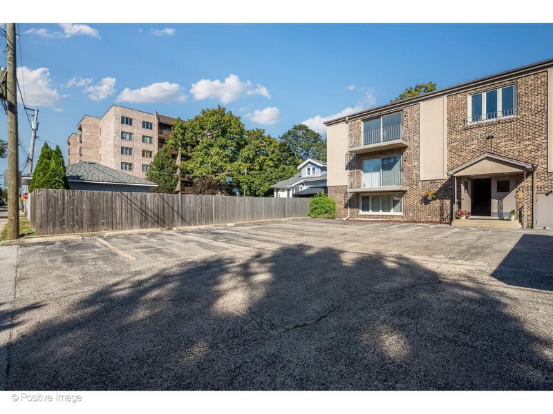 1611 Ashland Avenue Des Plaines IL 60016