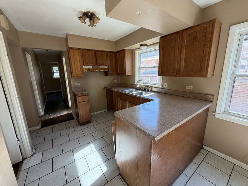10517 S Cottage Grove Avenue Chicago IL 60628