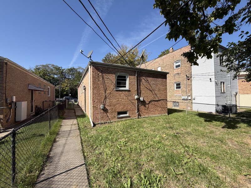 10517 S Cottage Grove Avenue Chicago IL 60628
