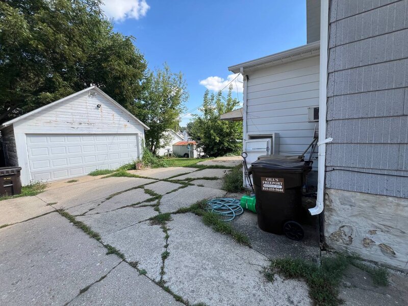 1239 S Float Avenue Freeport IL 61032