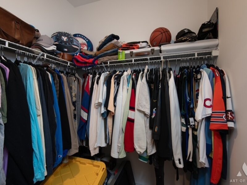 909 W Roscoe Street Chicago IL 60657