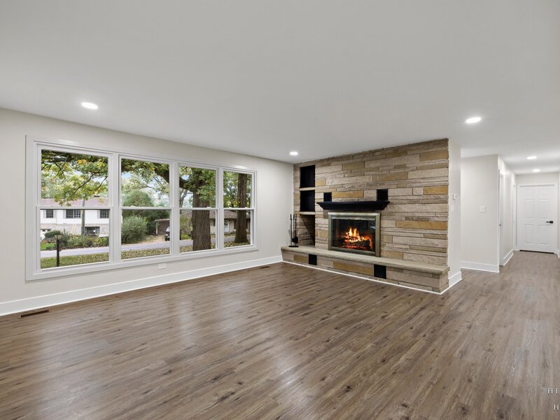 355 Hiawatha Drive Lake In The Hills IL 60156