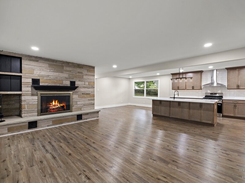 355 Hiawatha Drive Lake In The Hills IL 60156