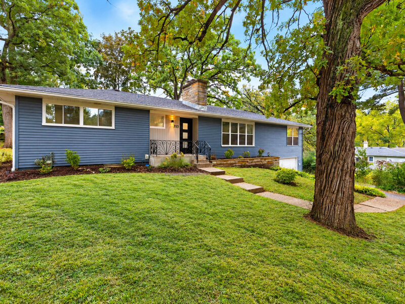 355 Hiawatha Drive Lake In The Hills IL 60156