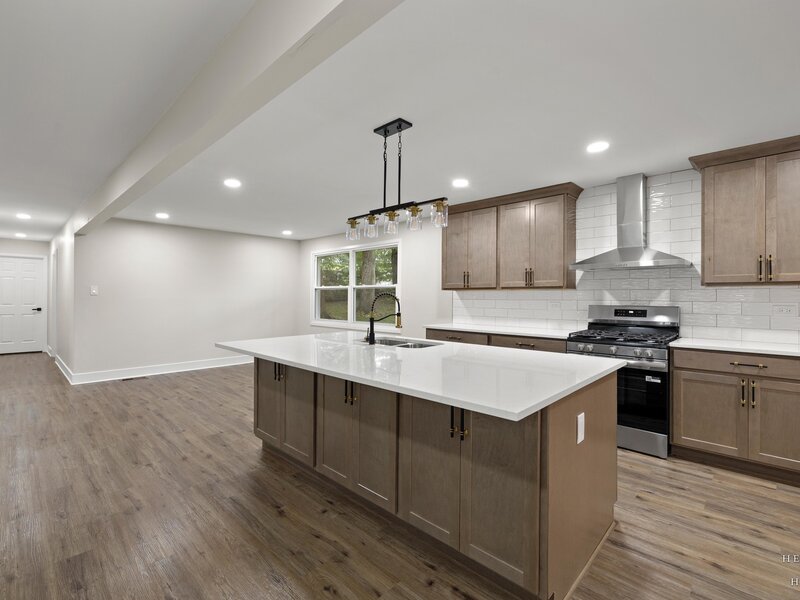 355 Hiawatha Drive Lake In The Hills IL 60156