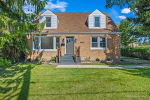 Photo of 7232 W Oakton Street Niles IL 60714