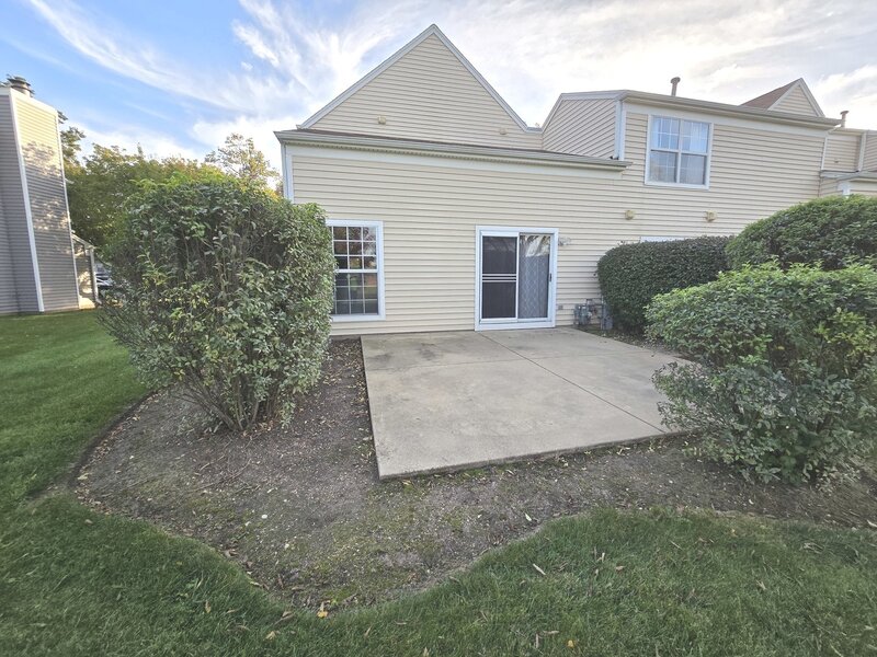 1672 Pebble Beach Circle Elgin IL 60123