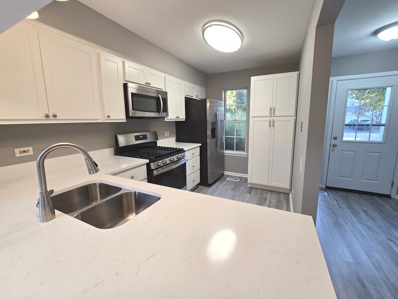 1672 Pebble Beach Circle Elgin IL 60123