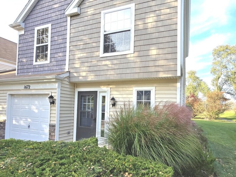 1672 Pebble Beach Circle Elgin IL 60123