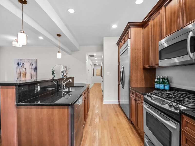 907 W Margate Terrace Chicago IL 60640