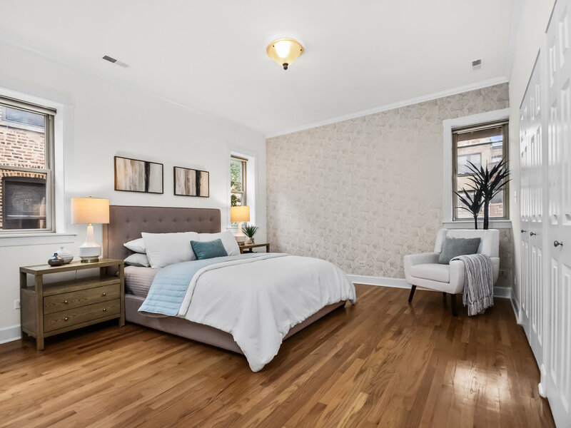 907 W Margate Terrace Chicago IL 60640
