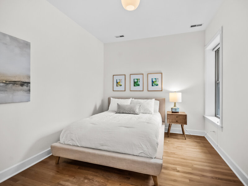 907 W Margate Terrace Chicago IL 60640