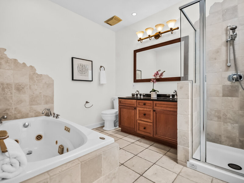 907 W Margate Terrace Chicago IL 60640