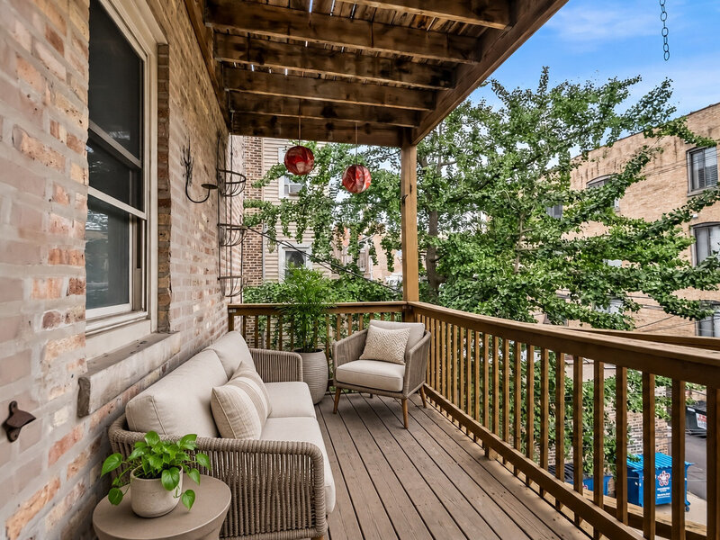 907 W Margate Terrace Chicago IL 60640