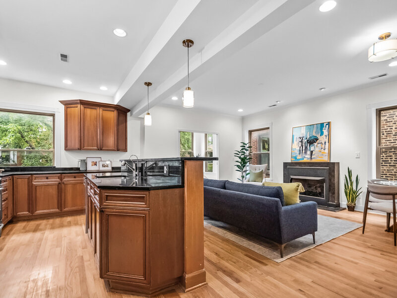 907 W Margate Terrace Chicago IL 60640