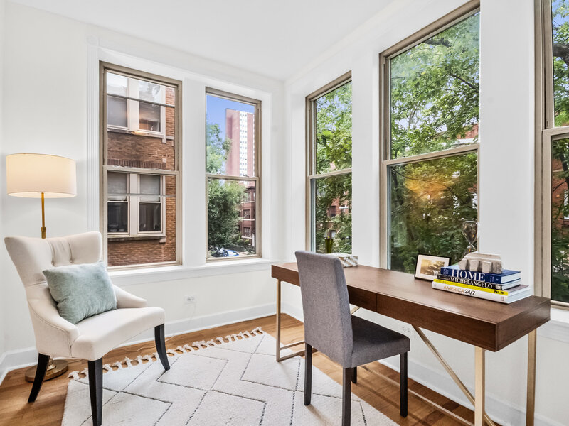 907 W Margate Terrace Chicago IL 60640