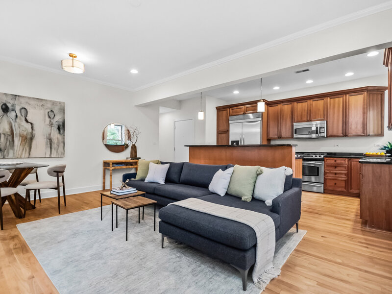 907 W Margate Terrace Chicago IL 60640