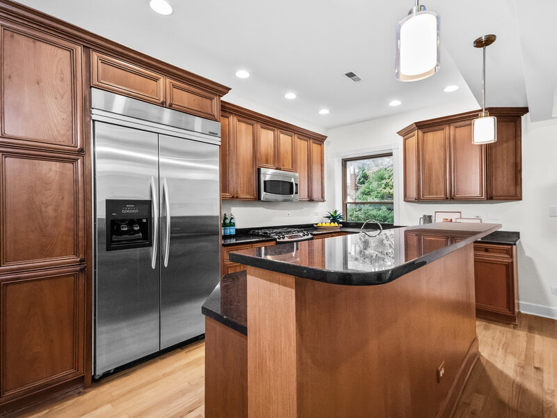907 W Margate Terrace Chicago IL 60640