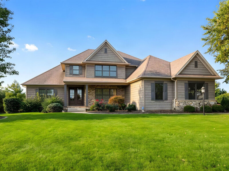 3934 Grayhawk Court Bettendorf IA 52722