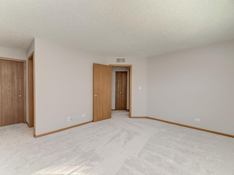 216 Stoneybrook Lane Bloomingdale IL 60108