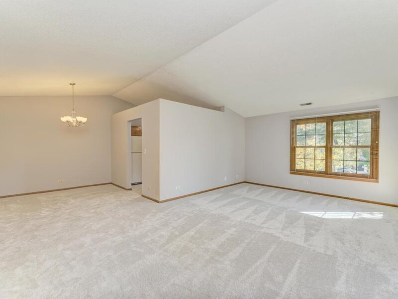 216 Stoneybrook Lane Bloomingdale IL 60108
