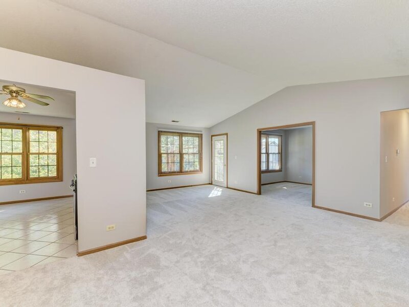 216 Stoneybrook Lane Bloomingdale IL 60108
