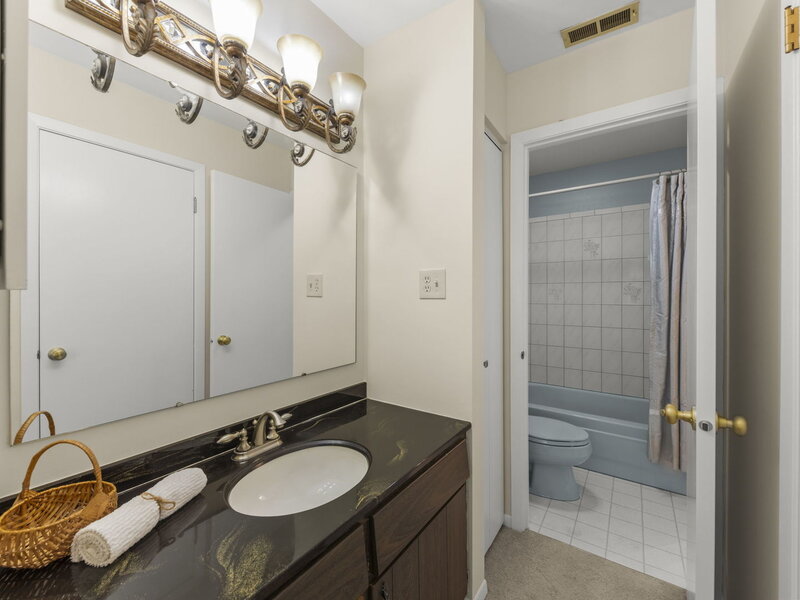 1712 Lakecliffe Drive Wheaton IL 60189