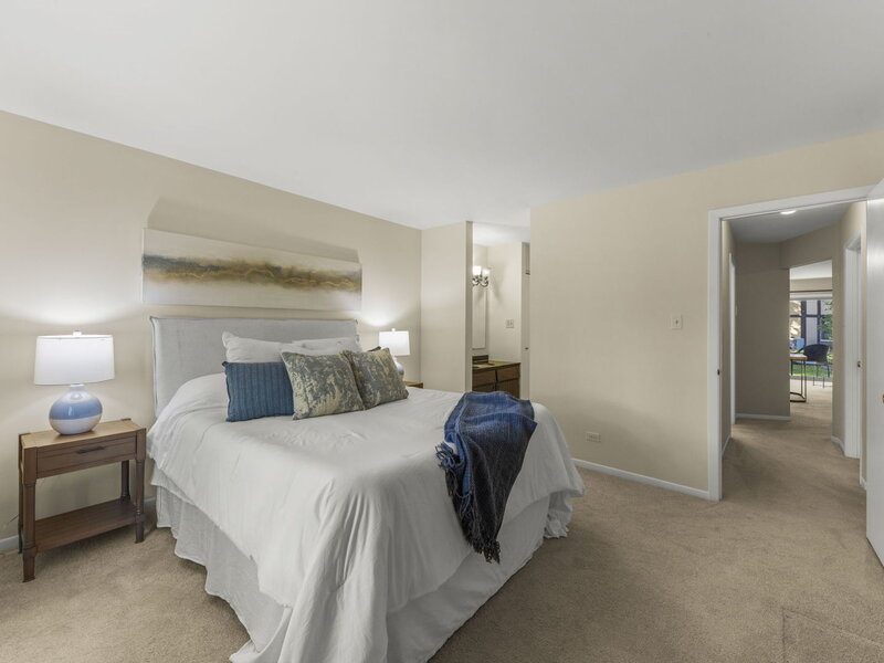 1712 Lakecliffe Drive Wheaton IL 60189