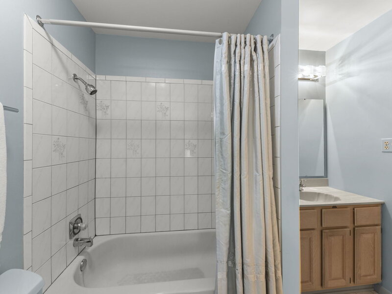 1712 Lakecliffe Drive Wheaton IL 60189