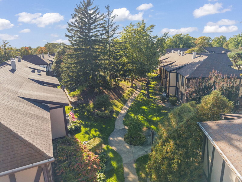 1712 Lakecliffe Drive Wheaton IL 60189