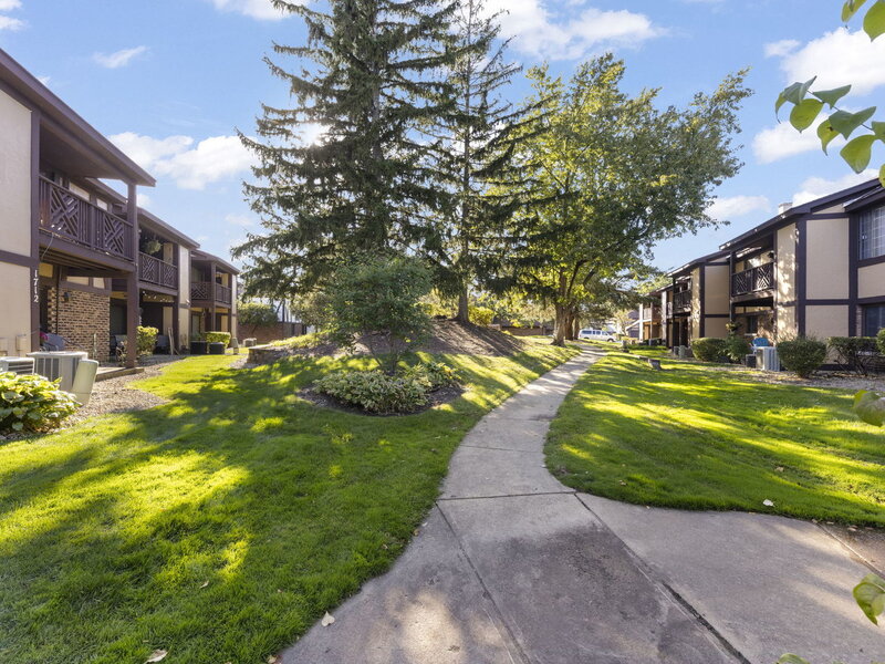 1712 Lakecliffe Drive Wheaton IL 60189
