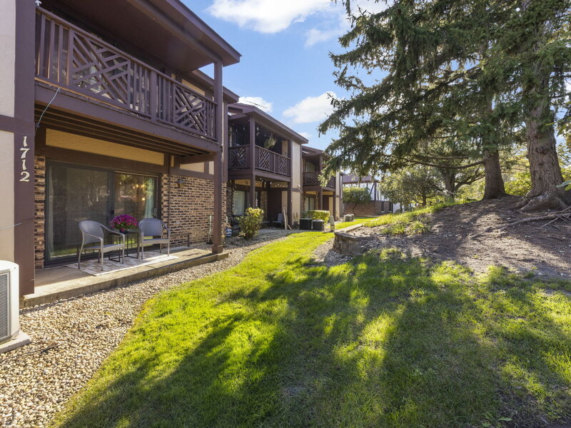 1712 Lakecliffe Drive Wheaton IL 60189