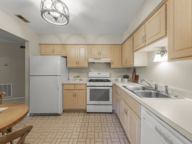 1712 Lakecliffe Drive Wheaton IL 60189