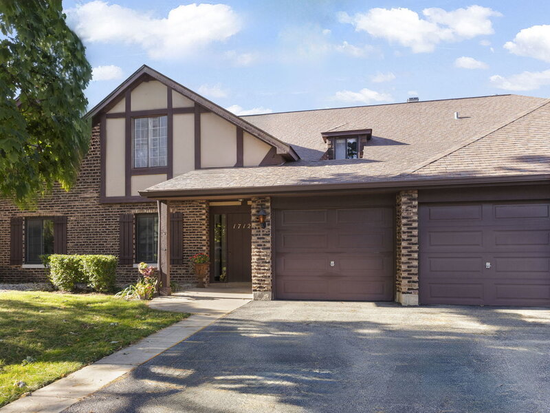 1712 Lakecliffe Drive Wheaton IL 60189