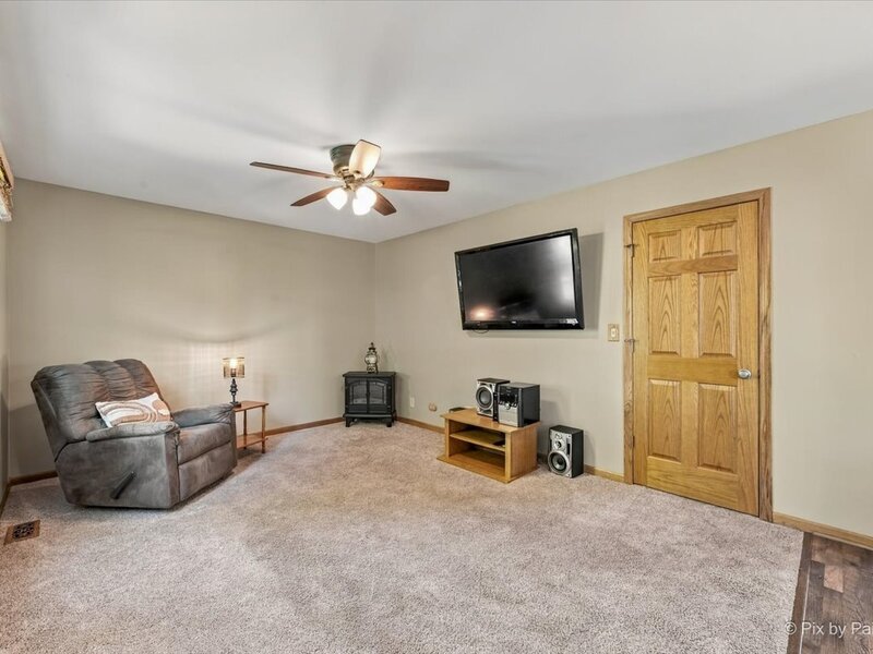 1253 Evergreen Drive Carol Stream IL 60188