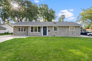 Photo of 1831 Wedgewood Lane Schaumburg IL 60193