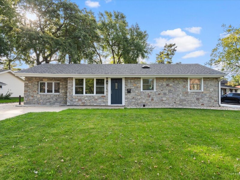 1831 Wedgewood Lane Schaumburg IL 60193